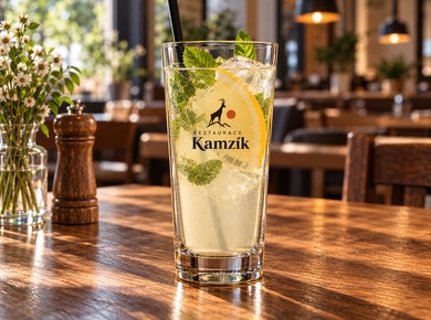 Sklenice na long drink s logem restaurace